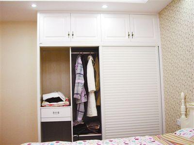 衣柜对着房间门的风水考量与空间布局优化